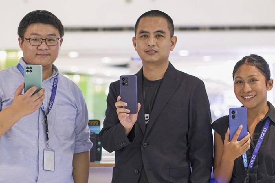 From left to right: narzo Sales Head Johnson Chen; Aerophone CEO Alex Fong; and narzo Retail Head Joanne Idorot. Photo source: narzo