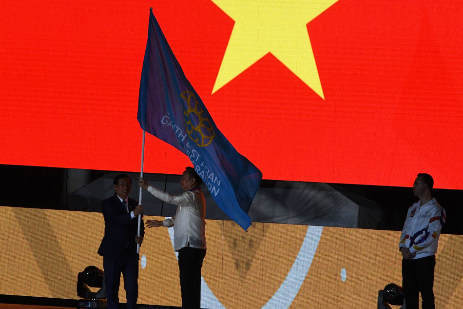 Philippines' Olympic committee chairman Bambol Tolentino (R) hands over the SEA Games flag to a Vietnamese official during the closing ceremony of the SEA Games (Southeast Asian Games) at the athletics stadium in Clark, north of Manila on December 11, 2019. File photo. Ted Aljibe, AFP