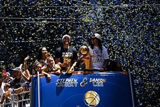 NBA: Warriors fans nakisaya sa victory parade