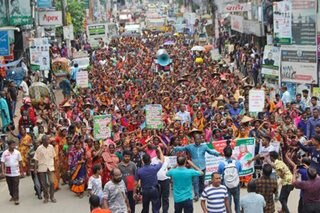 Bangladeshi tea workers strike against dollar-a-day wage