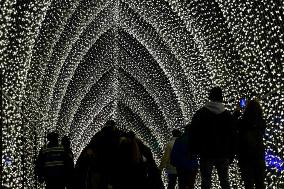 Lightscape brings sparkle to Brooklyn Botanic Garden | ABS-CBN News