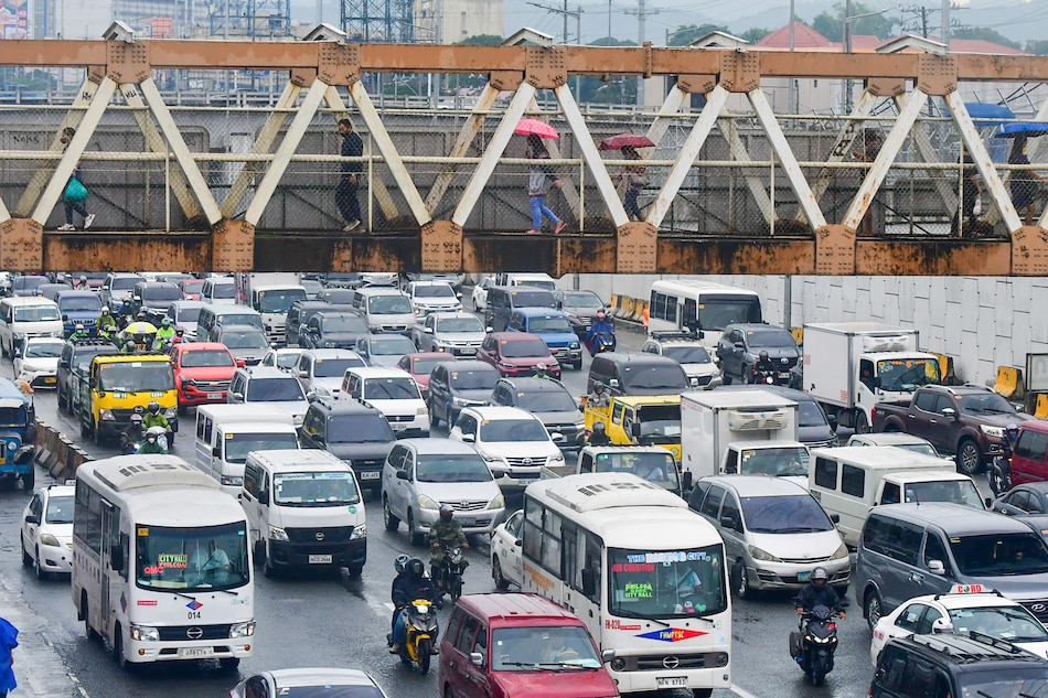 Traffic builds up along Commonwealth Avenue in Quezon City amid cloudy skies and light rain showers on Aug. 8, 2022. Mark Demayo, ABS-CBN News