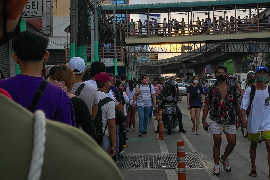 Commuters line up at the EDSA Bus Carousel along Monumento in Caloocan City on Sept. 14, 2022. Jonathan Cellona, ABS-CBN News