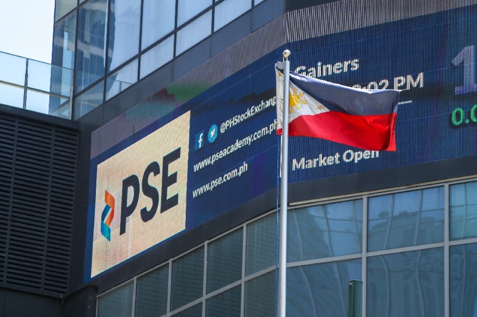 PSEi dives 2.33 pct, analyst says fall likely to continue