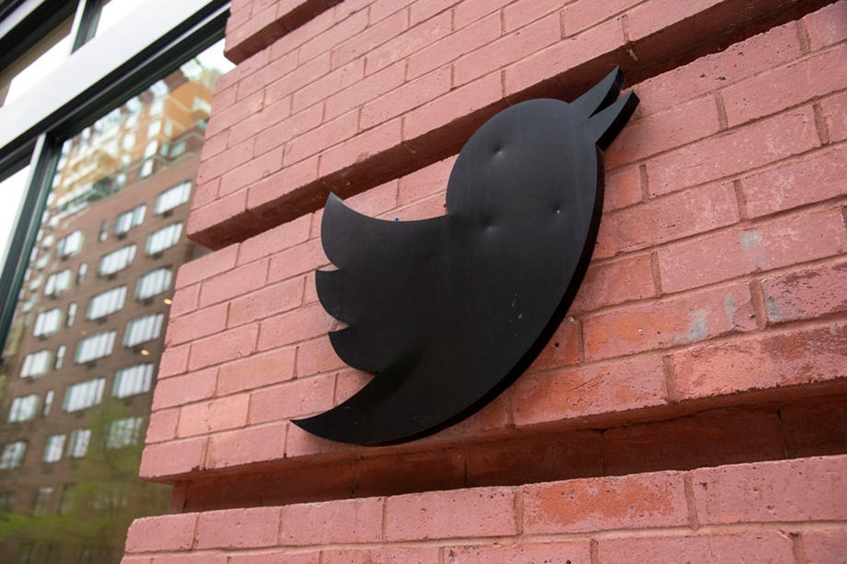 The Twitter icon is displayed outside the company's corporate office in New York, New York, USA, April 21, 2022. Twitter announced Monday that it has agreed to sell itself to billionaire Elon Musk for roughly 44 billion US dollars. This deal is the largest to make a company private. EPA-EFE/SARAH YENESEL