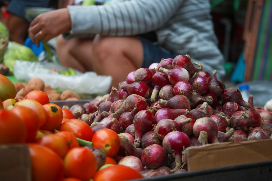Red onions are sold at the Paco Market in Manila on December 28, 2022. Red onion prices have reached as high as P700 a kilo. Jonathan Cellona, ABS-CBN News