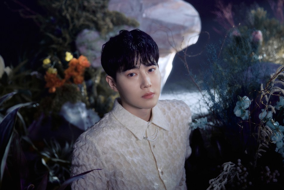 Promotional photo for K-pop singer Suho’s second solo release, ‘Grey Suit.’ Photo from EXO’s official Facebook page