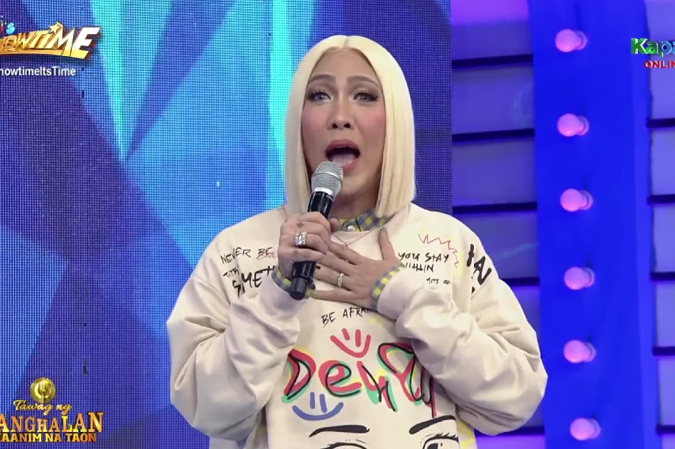 Vice Ganda, pinakita ang kanyang shalang regalo para sa kanyang