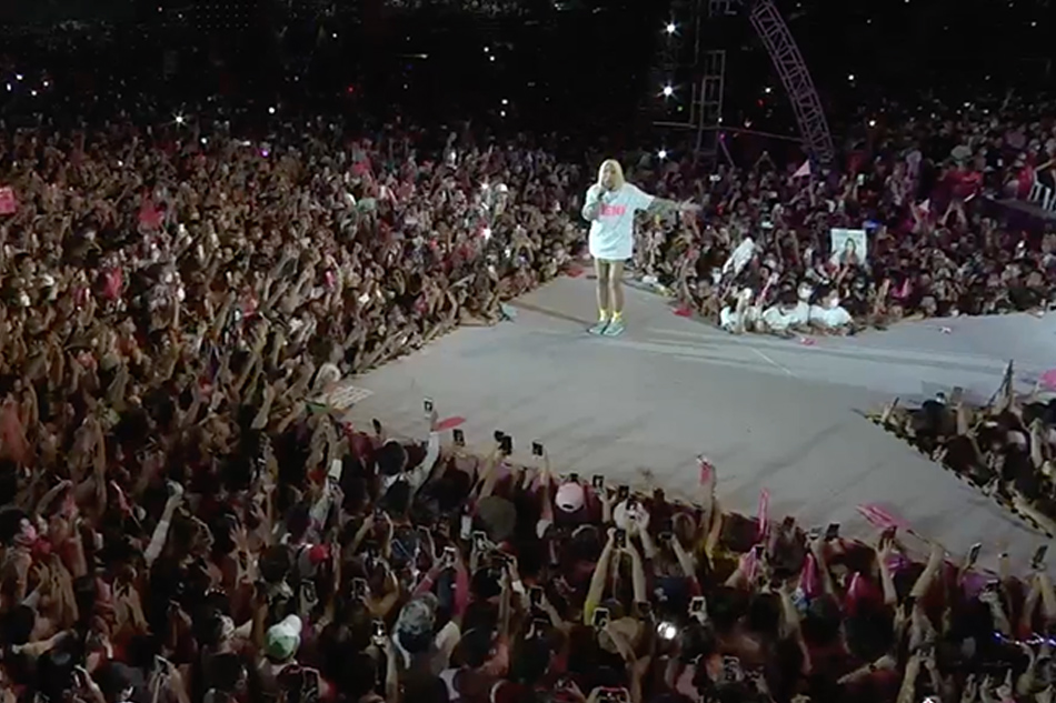 Vice Ganda takes the stage at the Malolos Sports Complex for the campaign rally of presidential candidate Vice President Leni Robredo on Wednesday. Screenshot