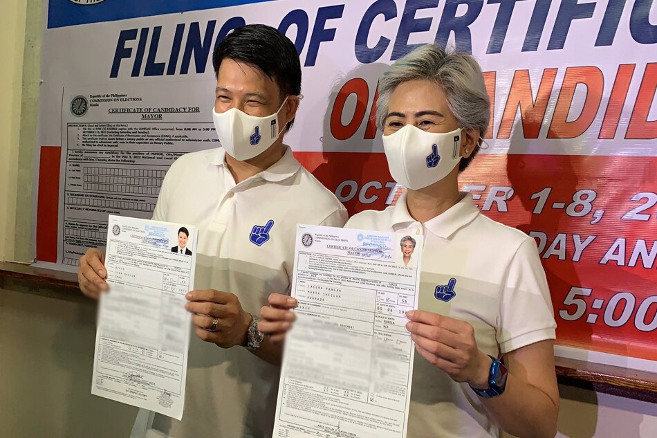 Yul Servo (left) files his certificate of candidacy with Manila Mayor candidate Honey Lacuna-Pangan in October 2021. Raya Capulong, ABS-CBN News
