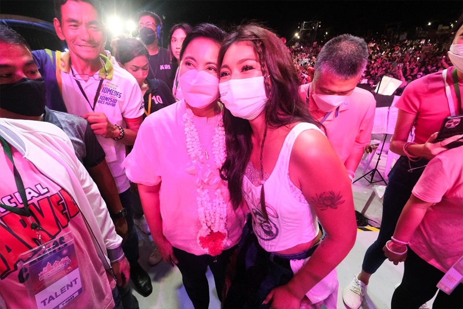 Nadine Lustre (right) poses with Vice President Leni Robredo during the latter’s Bulacan rally in April. Team Leni Robredo