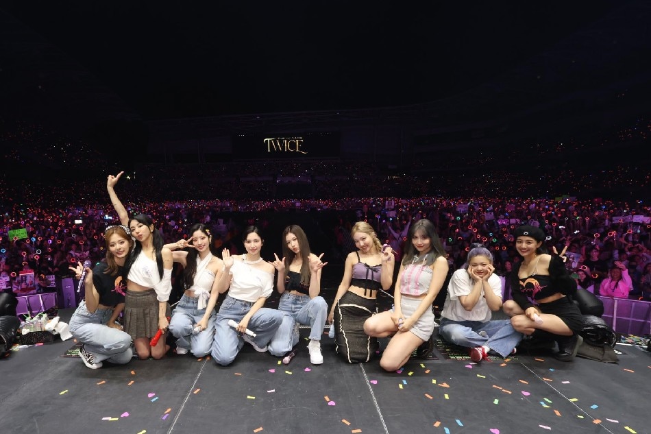 K-pop girl group TWICE concluded their 2-day encore concert at the Banc of California, Monday (PH Time). (📷: TWICE Twitter account)