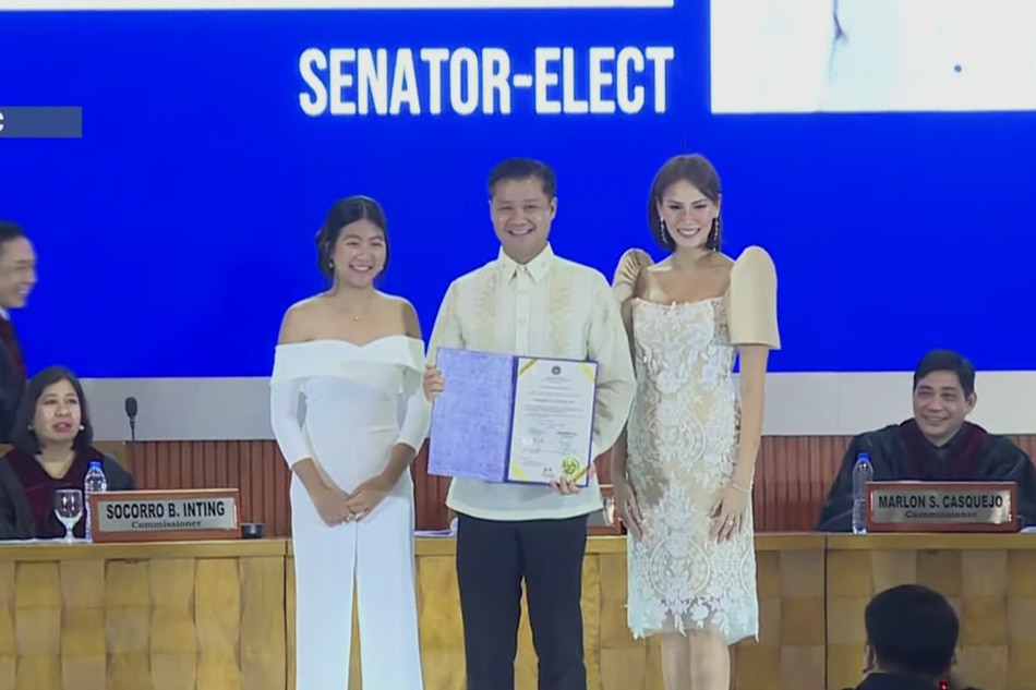 Actress and beauty queen Bianca Manalo (right) poses with her senator-boyfriend Sherwin Gatchalian during the latter’s proclamation as a winning candidate on Wednesday. Screenshot