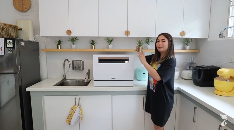 Yeng Constantino said they added the plants and shelf to break the monotony of the white kitchen. Screengrab from the singer's YouTube page