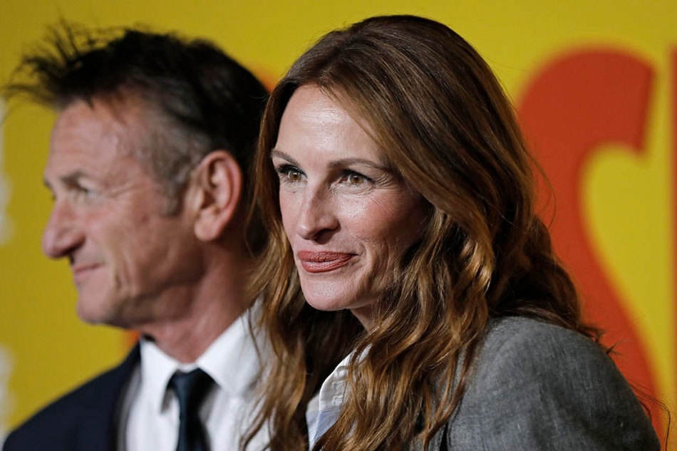 https://sa.kapamilya.com/absnews/abscbnnews/media/2022/entertainment/06/11/julia-roberts-sean-penn_1-epa.jpg