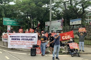 Duterte hinimok na gawing regular ang contractual gov't workers