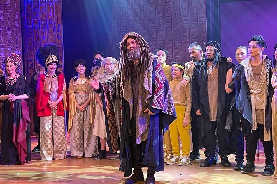 Gary Valenciano (center) makes his musical theater comeback in 'Joseph the Dreamer.' Handout