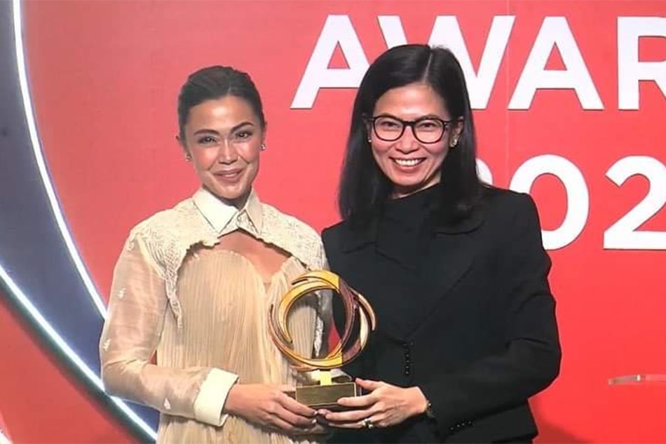 'The Broken Marriage Vow' lead star Jodi Sta Maria accepts the Best TV Adaptation award during the Content Asia Awards 2022 ceremony together with Producer Kylie Manalo-Balagtas. Screenshot