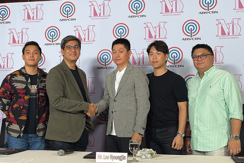 ‘DREAM’ TEAM. ABS-CBN TV production head and concurrent Star Magic head Laurenti Dyogi (2nd from left), ABS-CBN business unit heads Marcus Vinuya (left) and Reily Santiago (right), MLD Entertainment CEO Lee Hyung-jin (middle), and KAMP Global CEO Tim Kim (2nd from right) pose together after their contract-signing on Monday. ABS-CBN