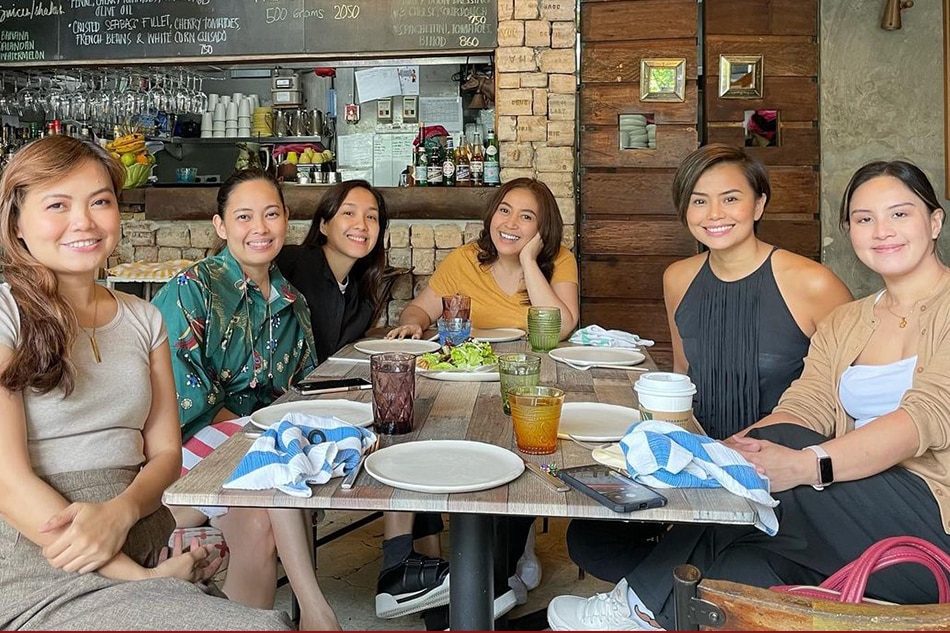 look-female-opm-band-vocalists-reunite-abs-cbn-news