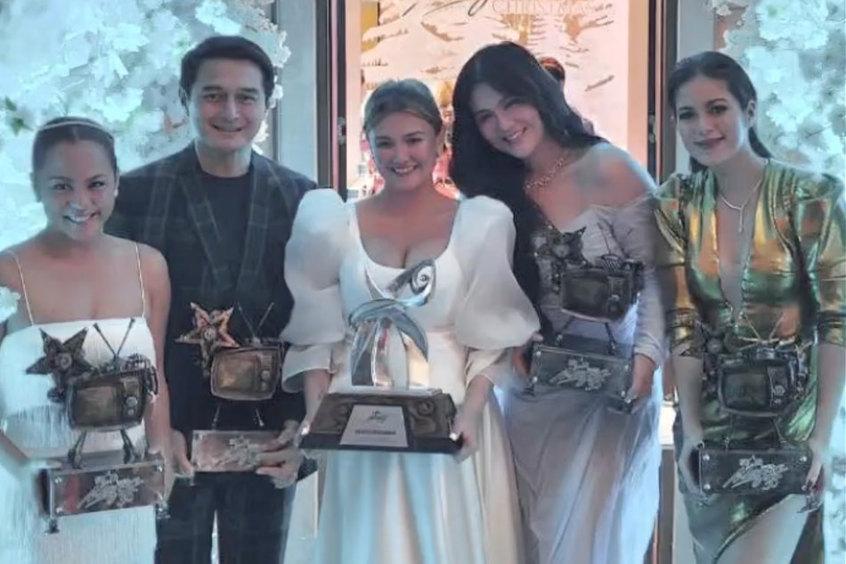 (From left) Nikki Valdez, Dominic Ochoa, Angelica Panganiban, Dimples Romana, and Shaina Magdayao were recognized for their loyalty to Star Magic during the talent agency’s Christmas gathering. Instagram: @domochoa