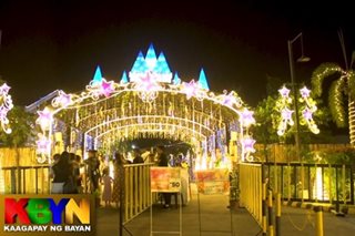 Christmas Village sa Pampanga dinarayo