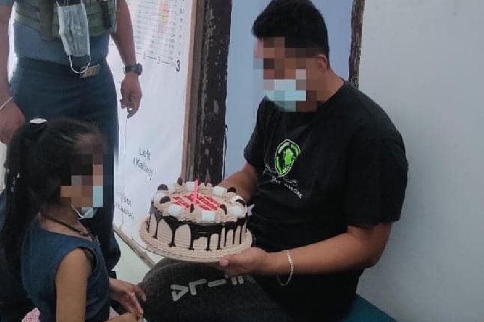 Bata sinorpresa ng birthday party ng amang inmate at pulisya 1