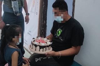 Bata sinorpresa ng birthday party ng amang inmate at pulisya