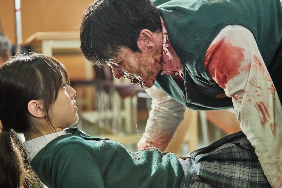 Park Ji-hu’s character Nam On-jo faces a zombie in ‘All Of Us Are Dead.’ Photo courtesy of Netflix