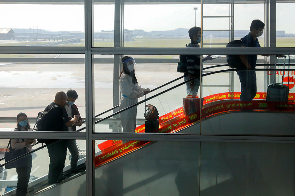 Travelers arrive at Kuala Lumpur International Airport EPA-EFE/file