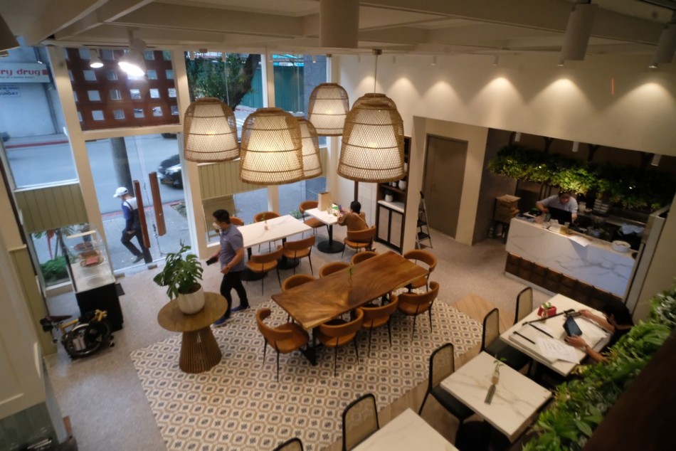 The high-ceilinged first floor has plenty of natural light in the daytime. Jeeves de Veyra