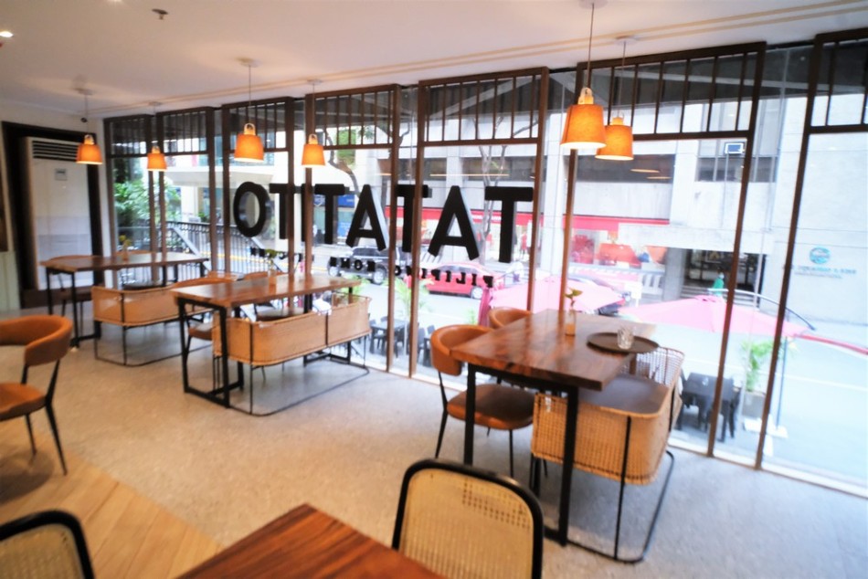 The second floor has a relaxing view of Legazpi Village. Jeeves de Veyra