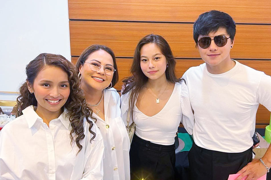 Look Daniel Padilla Turns 27 Surrounded By Loved Ones Abs Cbn News