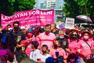 Sumilao farmers marching for Leni, Kiko arrive in Manila