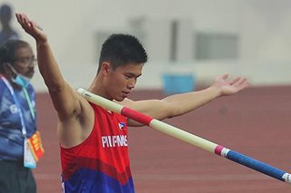 Obiena defends pole vault title with new SEA Games record