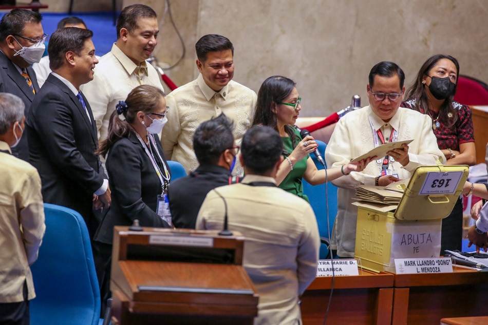 Lawmakers start canvassing of votes for president, VP