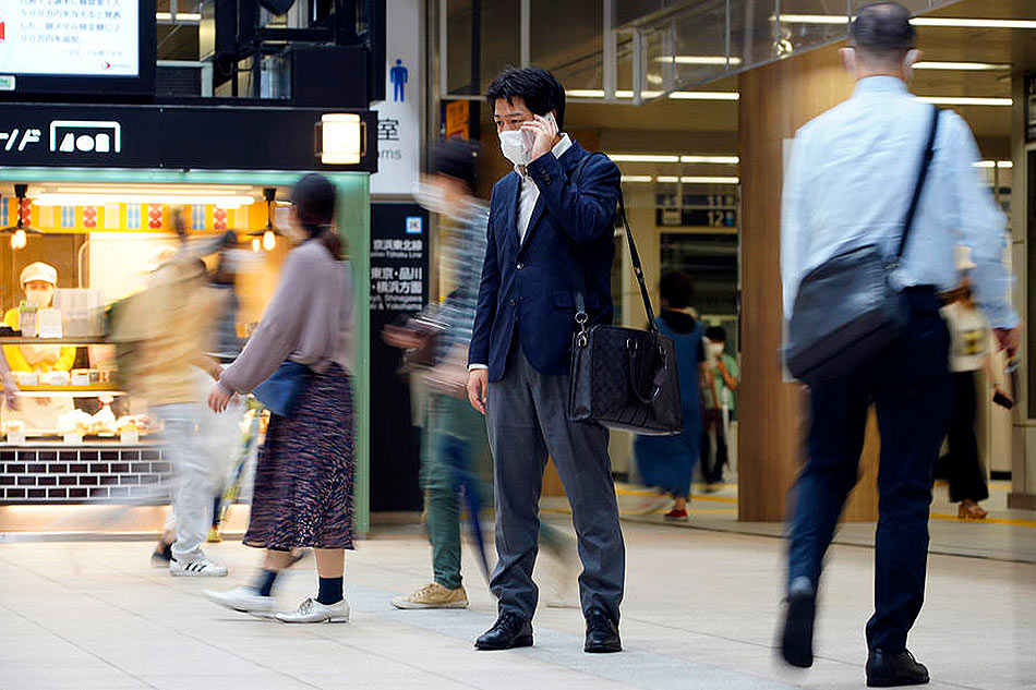 commuter wearing a face mask EPA-EFE