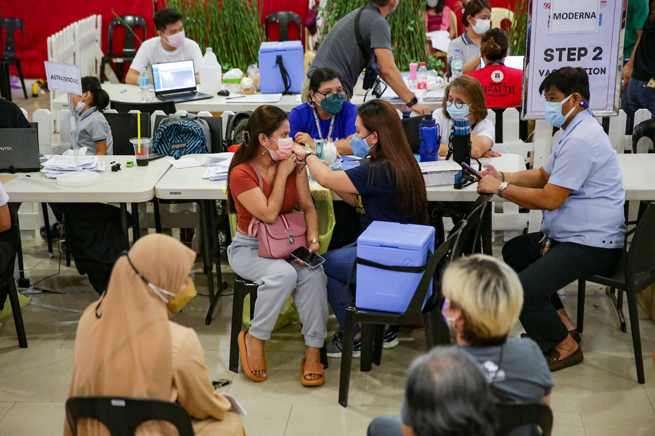 People get their second COVID-19 booster shot at a vaccination site inside Robinson’s Place Manila on April 26, 2022. The health department has started to roll out second booster shots for the immunocompromised A1 and A2, consisting of health workers and senior citizens as additional protection against the fear of another surge next month. George Calvelo, ABS-CBN News