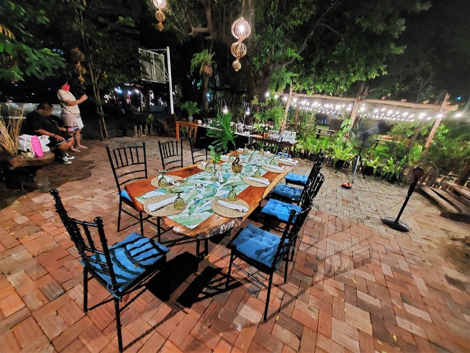 Private dinner set-up at El Jardin. Jeeves de Veyra