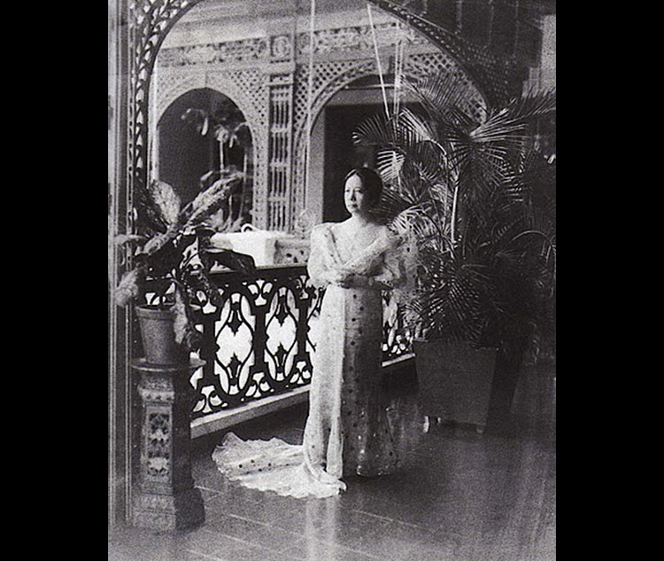 First Lady of the Philippines Aurora Quezon Malacanang Photo/ Public Domain
