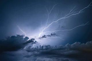 Lightning strike near White House leaves 4 in critical condition