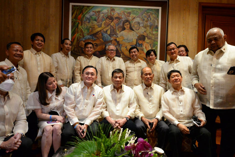 Duterte meets Cabinet for last time before term ends 2