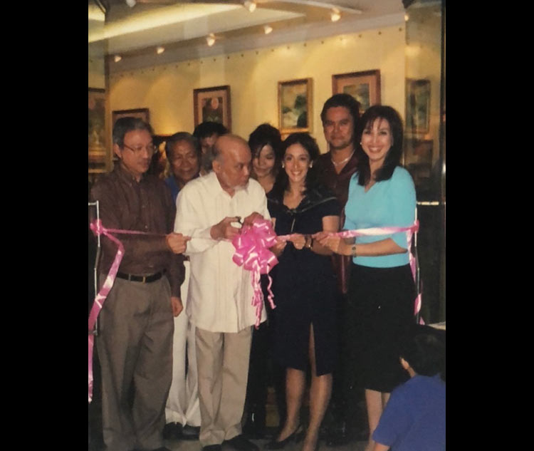 Connie Quirino's first one-woman show, 'Romancing Life,' on May 1, 2001 at the Gallerie Y in Glorietta 4, Makati. Cutting the ribbon is maestro Fedrico Alcuaz, sister Cory Quirino, Vernon Gamboa and Cocoy Cordoba