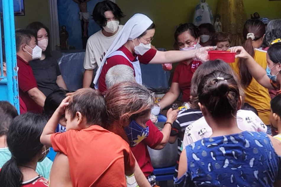 Volunteers serve sotanghon soup at the Julian Felipe Chapel, Caloocan. Handout