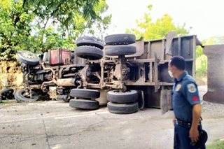 Guihulngan police chief dies after truck hits motorbikes