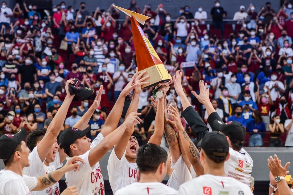 The UP Fighting Maroons celebrate after winning the UAAP Season 84 Men’s Basketball Championship against reigning champions the Ateneo Blue Eagles on May 13, 2022 at the Mall of Asia Arena. UAAP Media.