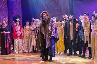 Theater review: Gary V still the total entertainer in 'Joseph the Dreamer'