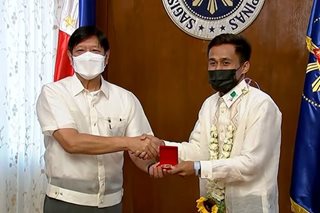 Filipino boxer Apolinario pays courtesy call to Marcos