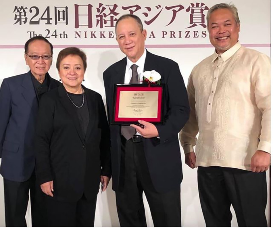 Chris Millado with (from left) filmmakers Mel Chionglo, Laurice Guillen and tycoon Antonio Cojuangco receiving the Nikkei Prize. Photo courtesy of Chris Millado