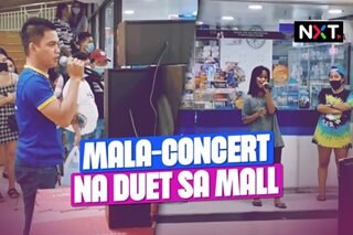 Mala-concert na duet sa mall